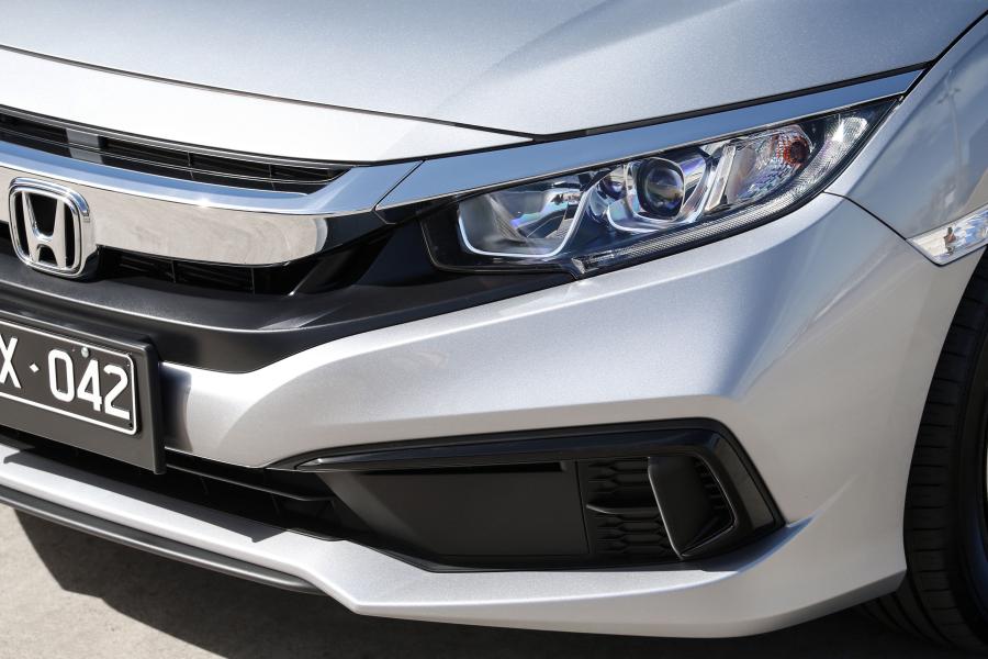 Детали экстерьера Honda Civic VTi Sedan (FC) 2019 года  (AU) (фото 7 из 35)